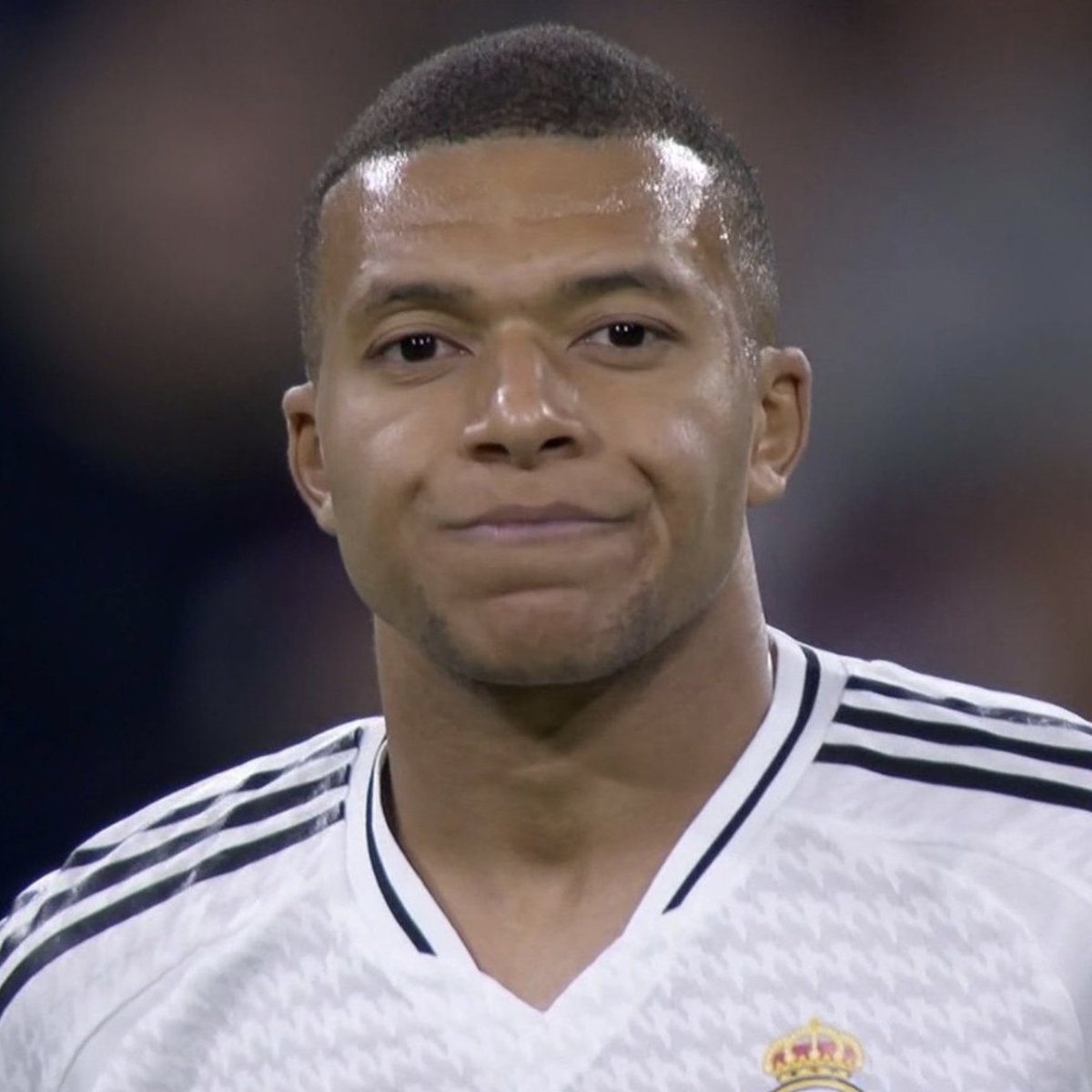 VibesFoot's tweet photo. Force à Kylian Mbappé pour le gros pressing qu'il va se prendre sur El Chiringuito. C'est pas facile. https://t.co/GUZDHW4Uus