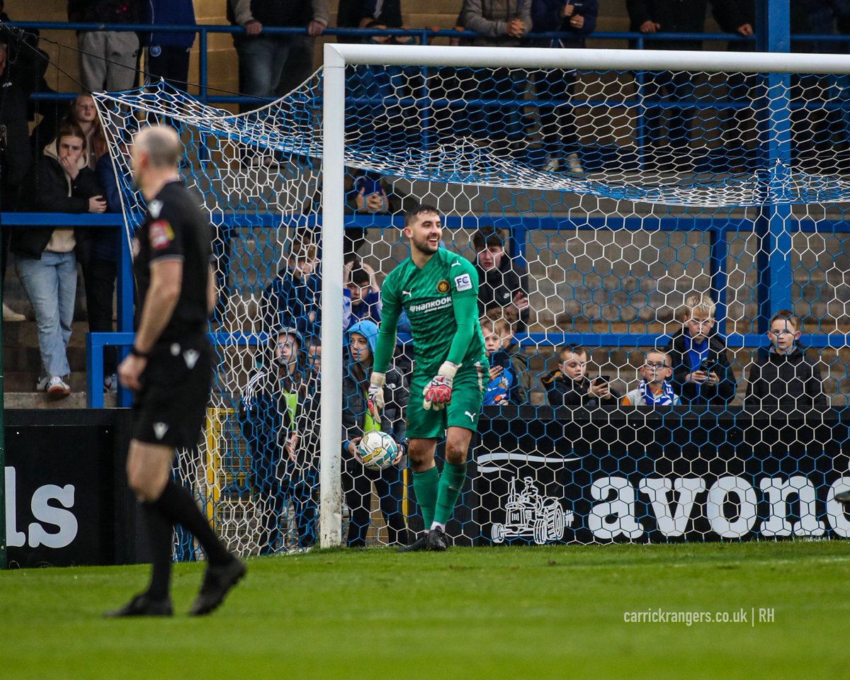 CarrickRangers's tweet photo. A 𝘀𝘂𝗽𝗲𝗿𝗯 𝘀𝗮𝘃𝗲 from 𝗕𝗲𝗻 𝗠𝗰𝗖𝗮𝘂𝗹𝗲𝘆 🧤 https://t.co/cNtlAscbtT