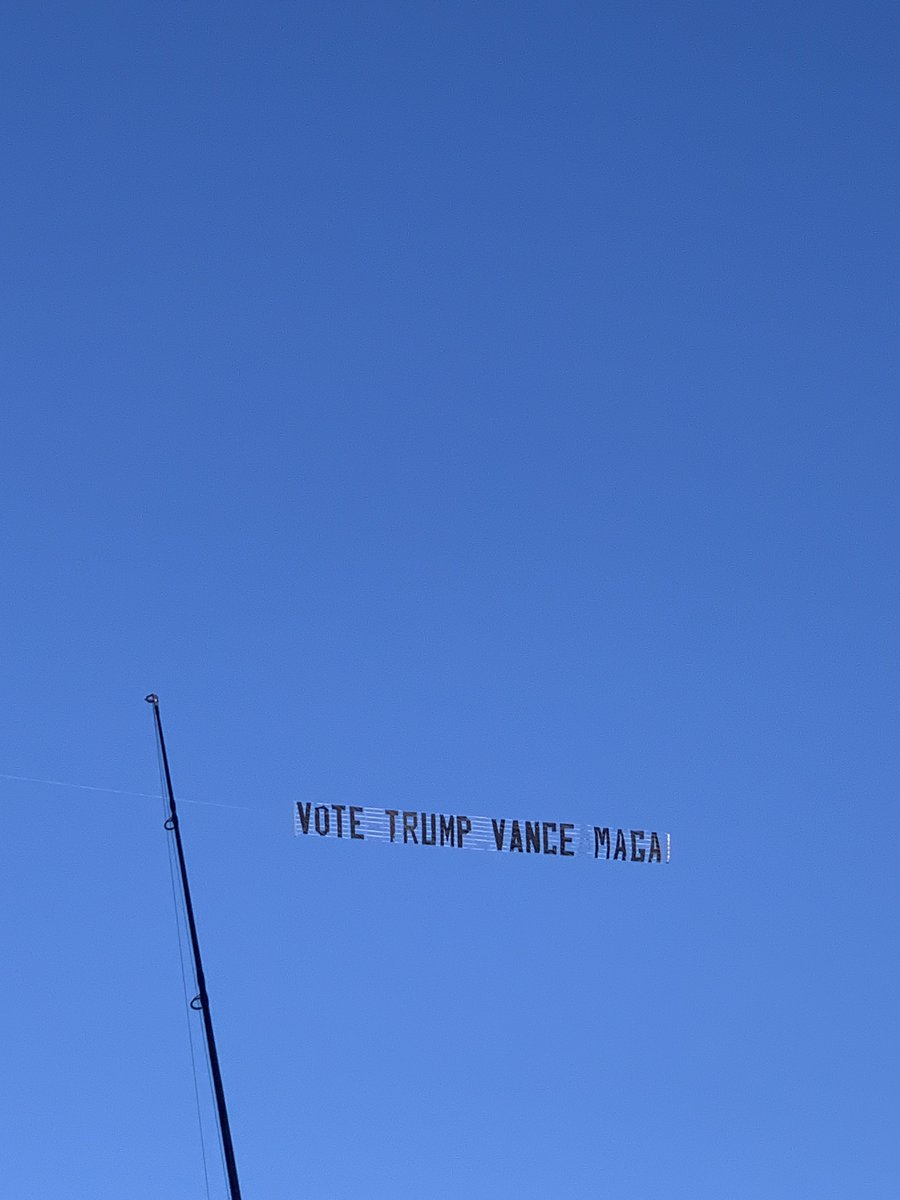 MAGAPosts's tweet photo. 🚨🔥 I just spotted a plane flying “VOTE TRUMP / VANCE MAGA” banner on Florida beach 🇺🇸🇺🇸🇺🇸

How does this make you feel ? https://t.co/7MUoH934tR