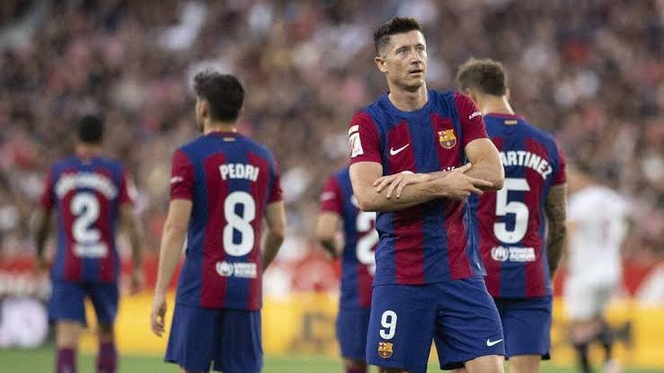 pepele_news's tweet photo. ⚽️ PEPELE-SPORT | CLASICO. TERMINÉ ! VICTOIRE MÉRITÉE POUR LE BARCA. 🤍RÉAL MADRID (0-4) BARCELONE 💙 #football #RMBAR @pepele_sport https://t.co/XMeefq7b7X