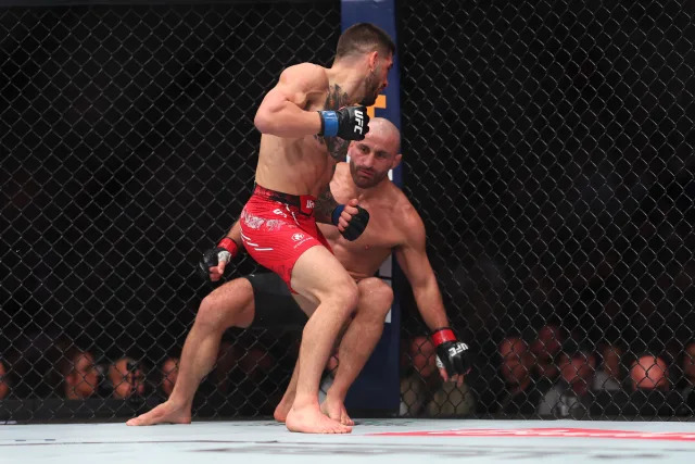 ClubDeLasMMA's tweet photo. Demolió a dos de los mejores 145 de la historia

Alexander Volkanovski 👊
Max Holloway 👊

ILIA TOPURIA 🇬🇪🇪🇸 señoras y señores  #UFC308 https://t.co/kGDHkE0V7R