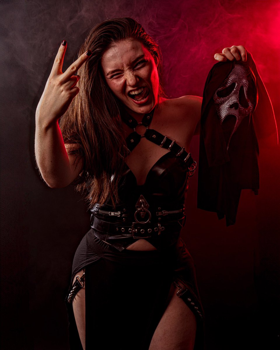 firstadekit's tweet image. I would have got away with it if it wasn’t for those meddling kids. Swipe for reveal of who is under the mask. Or just read below. 

In frame: ivy

#halloween #halloweenvibes #gothgirl #gothicbeauty #gothgirl #creativeportraits #creativelighting #beautifulgirls #modelphotoshoot