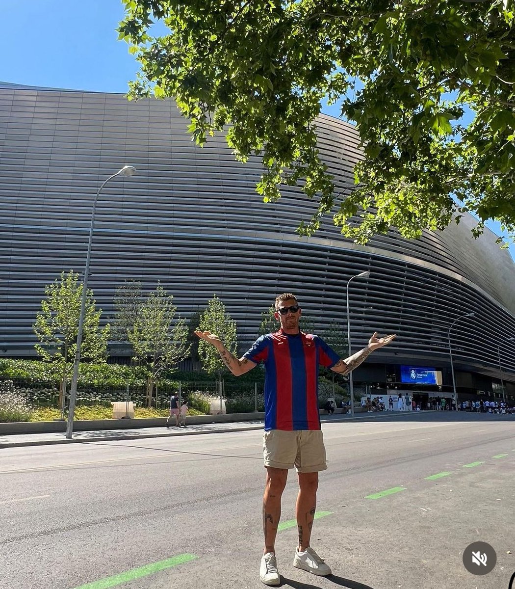 jotajordi13's tweet photo. HOGAR DULCE HOGAR.
El Bernabéu es nuestra casa💙♥️ https://t.co/SE6q0q26wh