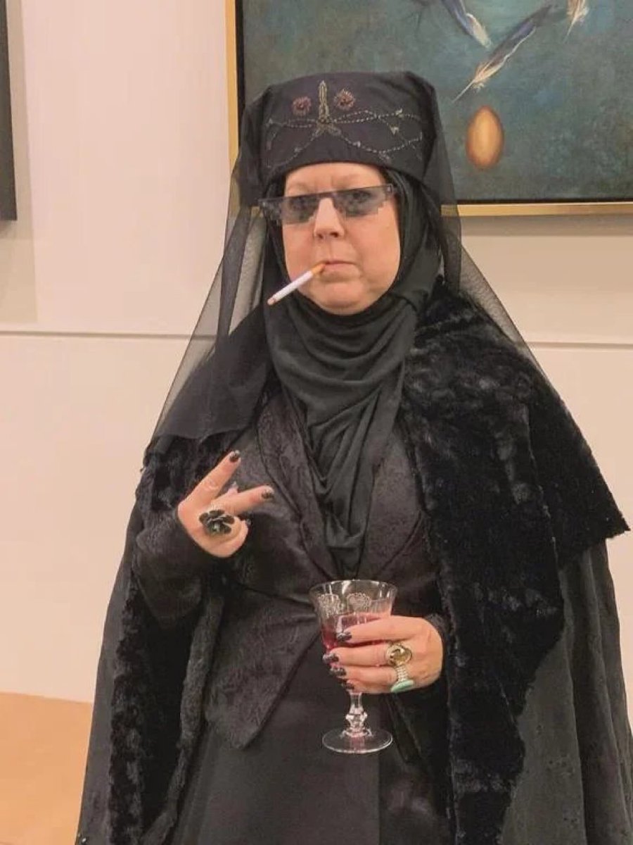 Best Halloween costume ever!

"Tell Cersei. I want her to know it was me." 

😂😂