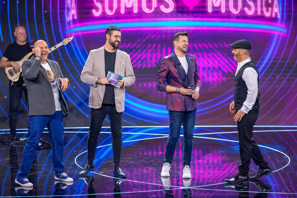_ManuSanchez_'s tweet photo. 😍”Sueño su boca” de Raúl sonando a lo grande en el @SomosMusicaCS @Paco__Candela … ESA NO OS LA HABÉIS VISTO VENIR!!👏🏼👏🏼👏🏼👏🏼👏🏼👏🏼👏🏼
#SomosPacoCandela 🤍 https://t.co/gmXtFafnxe
