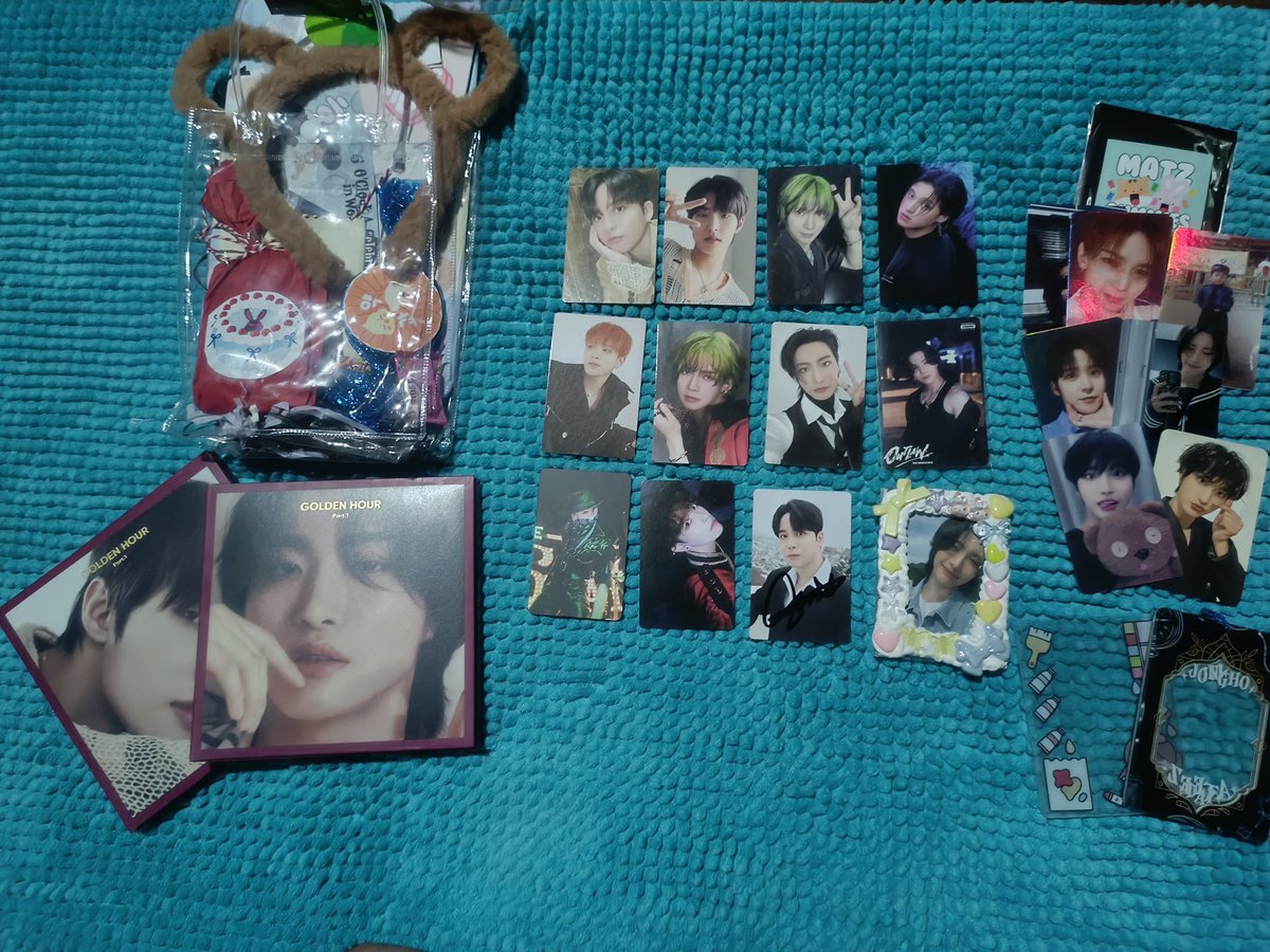 chnchn001's tweet photo. pumunta ng walang bitbit, tapos pag uwi may dala ng ecobag ๐
+ Signed Jongho pc ๐คญ๐คญ WAAAAAHHHHH
thank you for a wonderful event @AteezCrewPH ๐ค and to all admins! thank you din po sa pa GA mami @purrrplelove ๐
#6oClock #WonderlandatCappo https://t.co/9JWhidWaRm