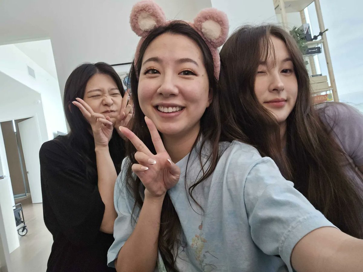 fuslie's tweet photo. LIVE NOW WITH @NYXCOSMETICS and @tinakitten @kkatamina and I will be doing a "Who Stole Halloween" themed stream and attempting to re-create some villain looks! come hang out 😄
https://t.co/ZsgWiUpLU6
#NYXCosmeticsPartner #GameOutLoud https://t.co/VzjOEeX9GX