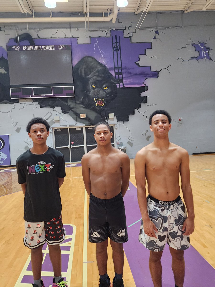 3 way guard monster! Kaden, Miyo , and Nolan . Class of 2028;<a href="/Nolanhoops8/">Nolan Lewis</a> <a href="/teamoneofus/">Team One of Us Basketball</a> <a href="/3StripesGOLD/">3Stripes GOLD Basketball</a> Evaluations in Kc today!!