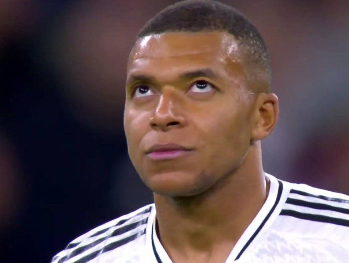 BarcaTimes's tweet photo. Kylian Mbappe was flagged offside 8 times, missed 2 big chances, completed 1/4 dribbles and did 10 different celebrations for an offside goal tonight against Barcelona. https://t.co/3s3vIOPisx