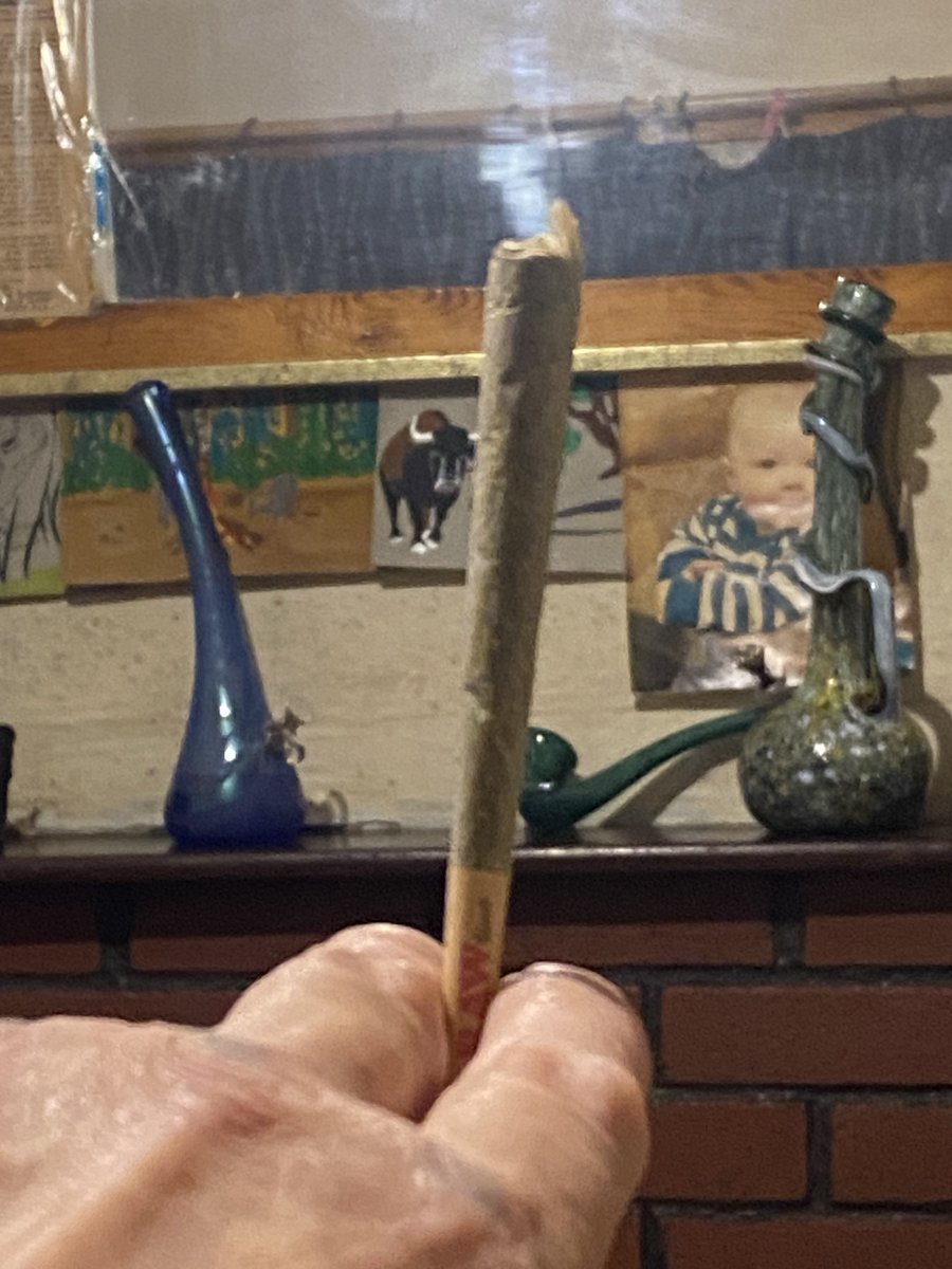 Greengiggles420's tweet photo. GE X Fam hope your all having a great Saturday Just waiting on the @Mexicogp Quali to get going , see whoโs going to be on pole for tomorrows F1 from Mexico, LGF!!!!!!!! #MexicoGP #@special_k_nft #custompiece #Sherlock #Foreverbong #CannabisCommunity #cannabisculture #CoffeeTime #LegalizeIt #growyourown #
