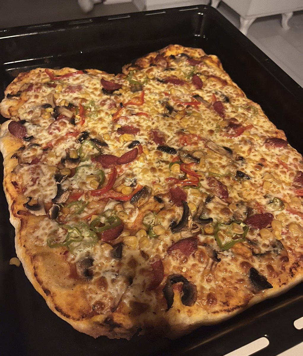 Amaç kalpli pizza..