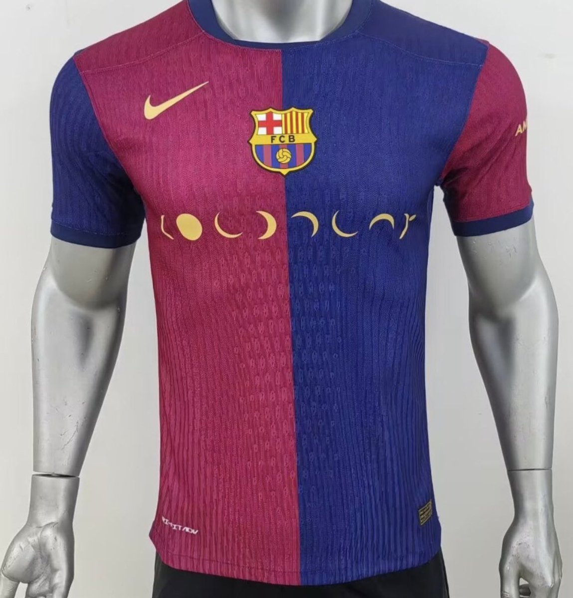 🚨 DESCUENTO BARCELONA 🚨

Durante HOY Y TODO EL DOMINGO tendréis un 10% DE DESCUENTO en todas las camisetas del Barcelona. 🔥

No te quedes sin la camiseta del líder de la Liga ✅

Háblanos por MD 💬