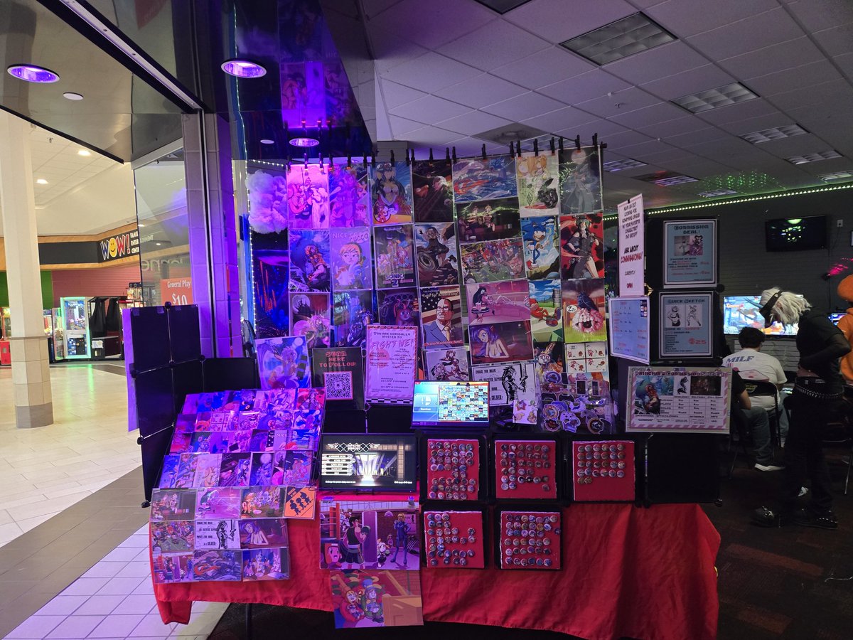 PrincessCrimson's tweet photo. @eastsidegamesct selling and fighting. Come on down they're playing mvc2 and mvc3! https://t.co/VkYYZZPQWa