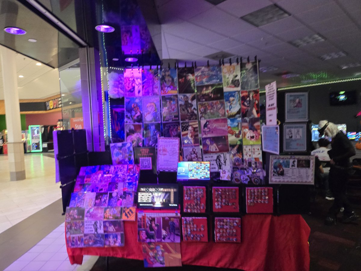 PrincessCrimson's tweet photo. @eastsidegamesct selling and fighting. Come on down they're playing mvc2 and mvc3! https://t.co/VkYYZZPQWa