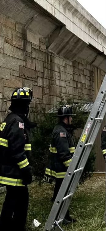 dcfireems's tweet photo. Ladders. How to raise them and how to place them is a skill being practiced by Truck Co. 10 from the L’Enfant firehouse. Every day is a training day. #DCsBravest https://t.co/S59YeY2bKE