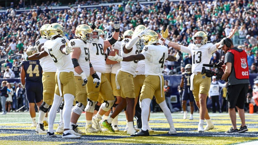 ForTheWin's tweet photo. Notre Dame scored more TDs in 1 game at MetLife Stadium than the Jets and Giants combined all season https://t.co/towlH5ihre https://t.co/C0GZW9XMSq