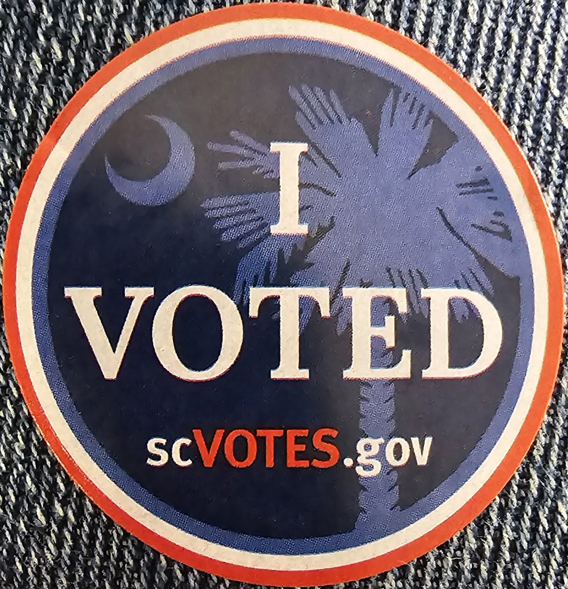 dpfulton2453's tweet photo. Great to see a long line at early voting this morning. And folks from "both sides of the table" conversing politely before making their own choices. https://t.co/BxGrZgsLjG