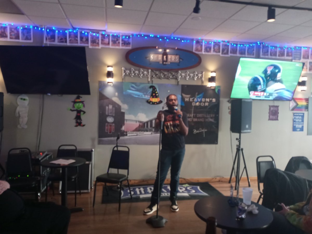 buggaloschicago's tweet photo. Post apocalyptic stand up https://t.co/jKF0zO94hY