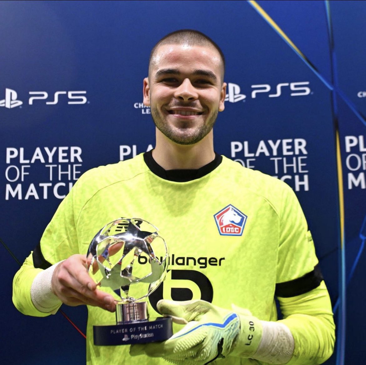 Chevalier à mimé une « levrette » aux supporters lensois d’où les tensions à la fin du match 

Je vous le dis de source sur, c’est vraiment le roi de ce monde