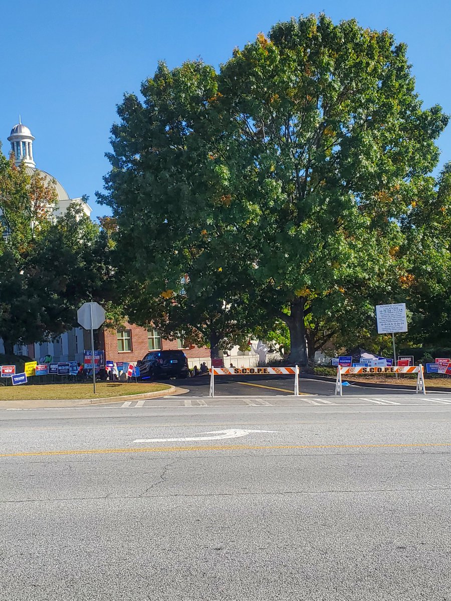RobinZuniga123's tweet photo. @WSBTV Sheriff Tim Pounds, running for re-election on the November  ballot, blocked off access to voting at the Douglas County Courthouse with a last minute Trunk orTreat event. https://t.co/rzViRmie6o