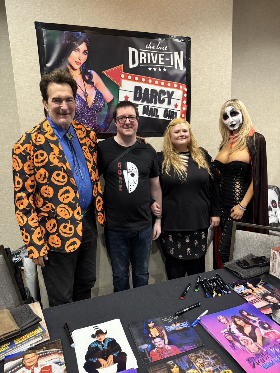 Me and <a href="/DaDreadLord/">Da DreadLord</a> meeting <a href="/kinky_horror/">Diana “Darcy the Mail Girl” Prince 🤠💌</a> and <a href="/therealjoebob/">Joe Bob Briggs</a> at <a href="/ChillerTheatre/">Chiller Theatre</a> today was so wonderful! Such genuinely cool people! #MutantFam