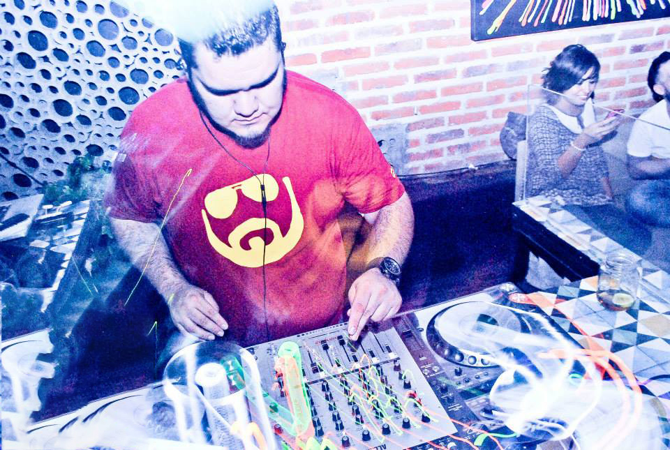 djjosespinnin's tweet photo. 🔥 ¡Los beats más calientes de House Music en vivo! No te lo pierdas 👉 https://t.co/eWdMTEKO0W #dj #twitchstreamer #vinyldjs https://t.co/H6FrQlvfZ6