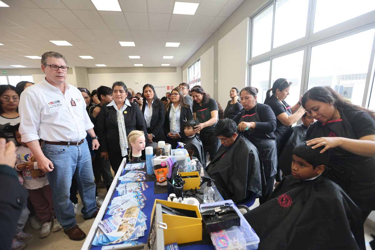 MineduPeru's tweet photo. @drelm_lima La feria invita a descubrir el talento de los estudiantes de los #CETPRO de Lima y sus innovadores emprendimientos. Una oportunidad para apostar por la juventud peruana y apoyar su desarrollo hacia nuevas oportunidades. https://t.co/YJ1L8GdLnS