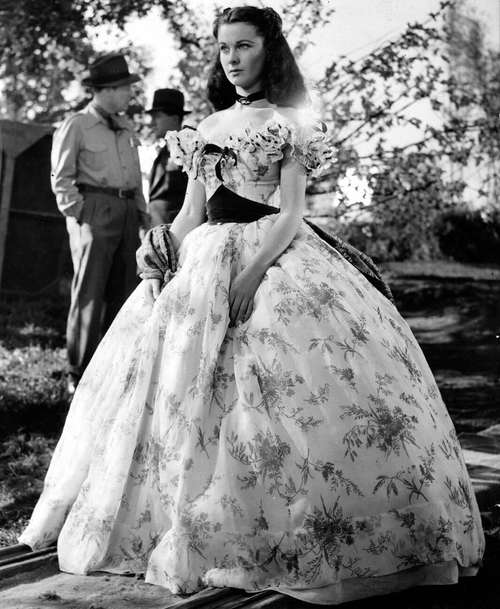 TheOldHollywood's tweet photo. Vivien Leigh on the set of Gone with the Wind (1939) https://t.co/ZLlWNyrnfa