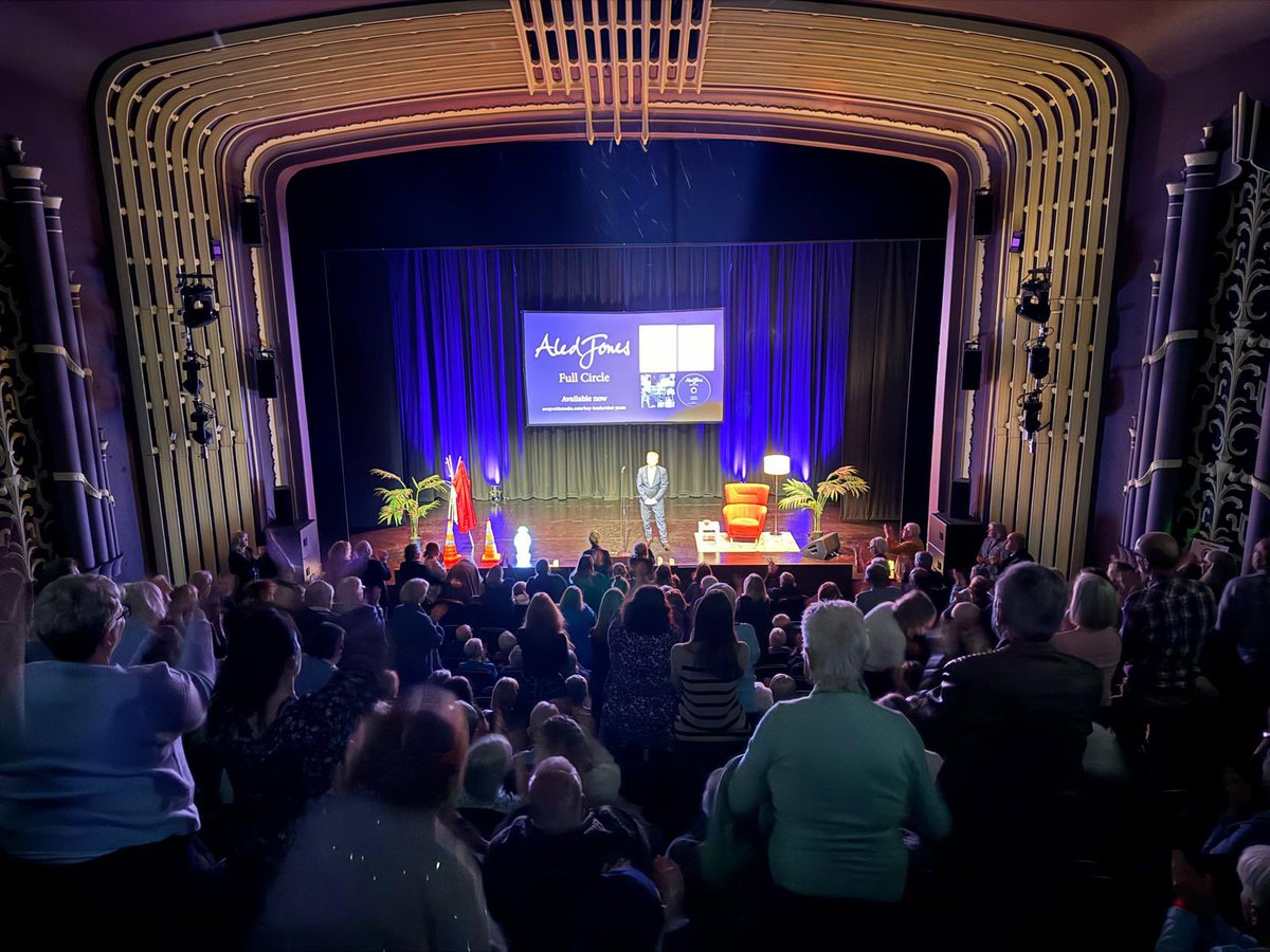 Aled Jones tweet media