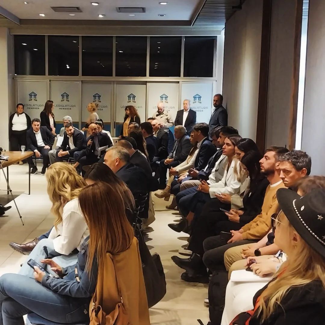flaviamanoniok's tweet photo. • 25/10/24 • Presupuesto 2025 - Ministerio de Producción 📌

#FlaviaManoni
#CámaraDeSenadores
#Hacemos
#CompromisoFederal
#Legislatura
#Mendoza
#Argentina https://t.co/vLCqakTybT