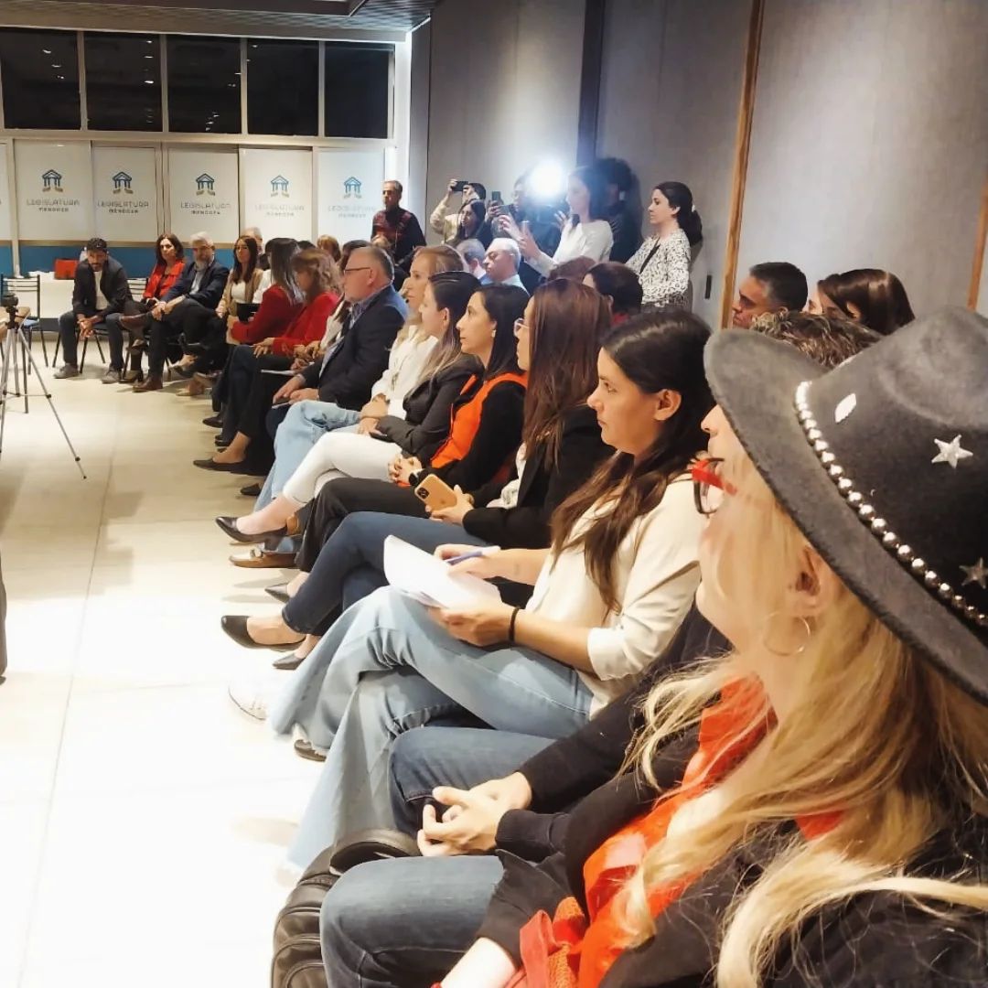 flaviamanoniok's tweet photo. • 25/10/24 • Presupuesto 2025 - Ministerio de Producción 📌

#FlaviaManoni
#CámaraDeSenadores
#Hacemos
#CompromisoFederal
#Legislatura
#Mendoza
#Argentina https://t.co/vLCqakTybT