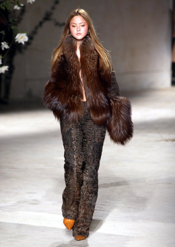 virgoessence's tweet photo. Devon Aoki for Loewe, FW 2002 https://t.co/JxTVe348FO