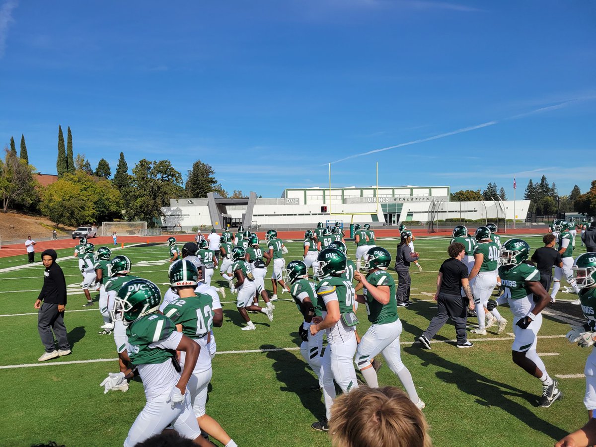 MichaelCol15's tweet photo. Thank you, @vincebordelon, for the great recruiting visit at Diablo Valley College. https://t.co/snC3yBbBED
