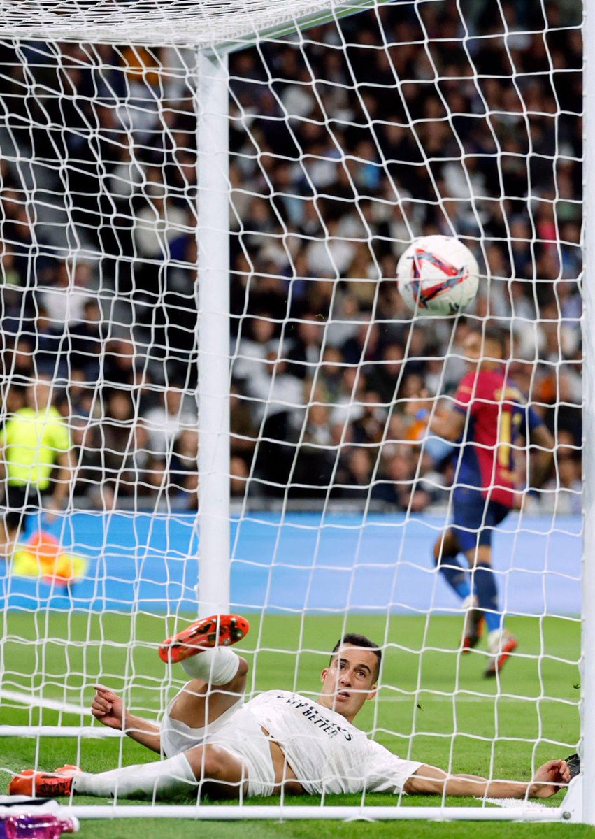 أسرفت فيك النظر سامحيني 😂😂😂

#كلاسيكو_الارض