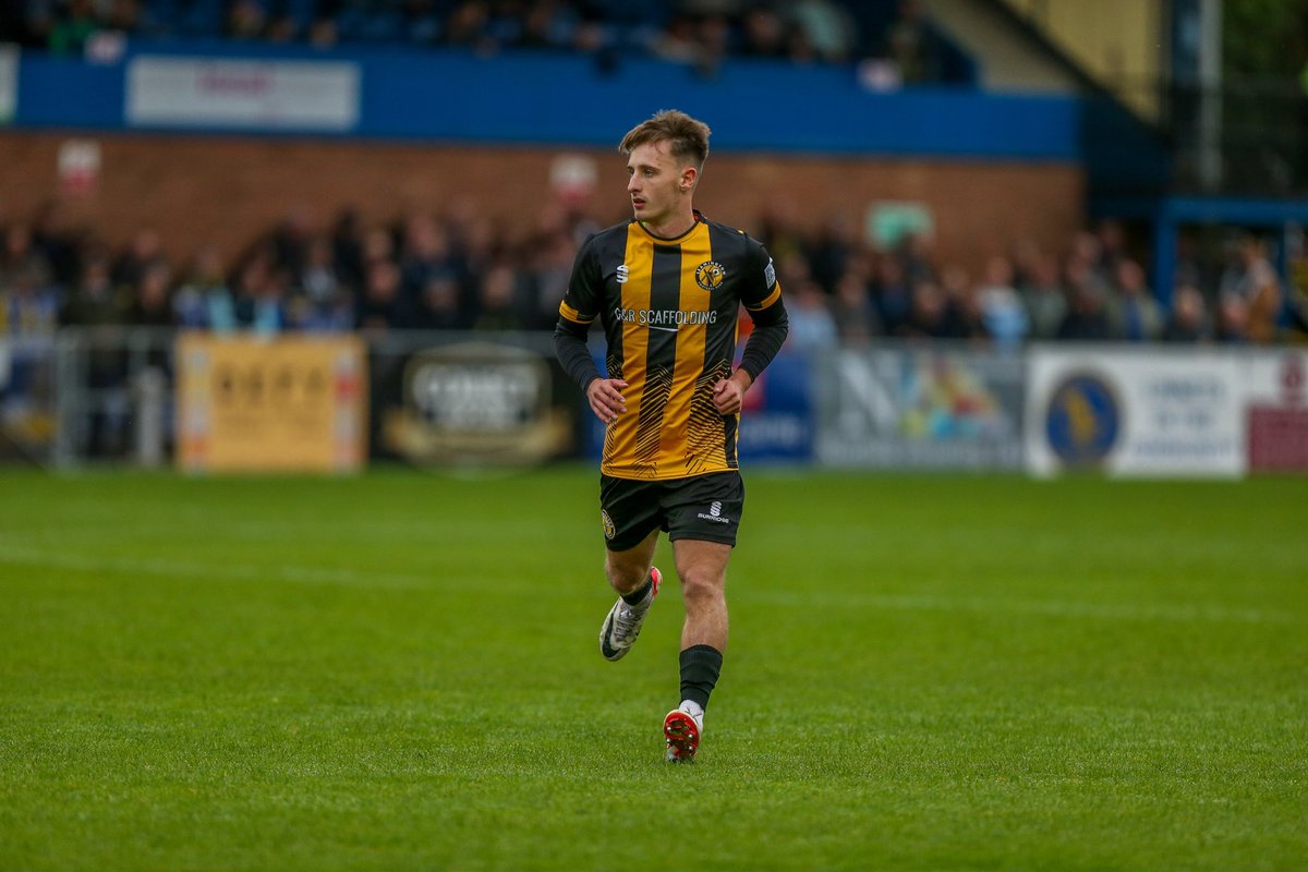 LeamingtonFC's tweet photo. 💛 Congratulations on your full debut for your hometown club @ted_rowe19! 

#BackingTheBrakes | #StadiumForAll

📸 @69_simo https://t.co/2R9sADlWnK