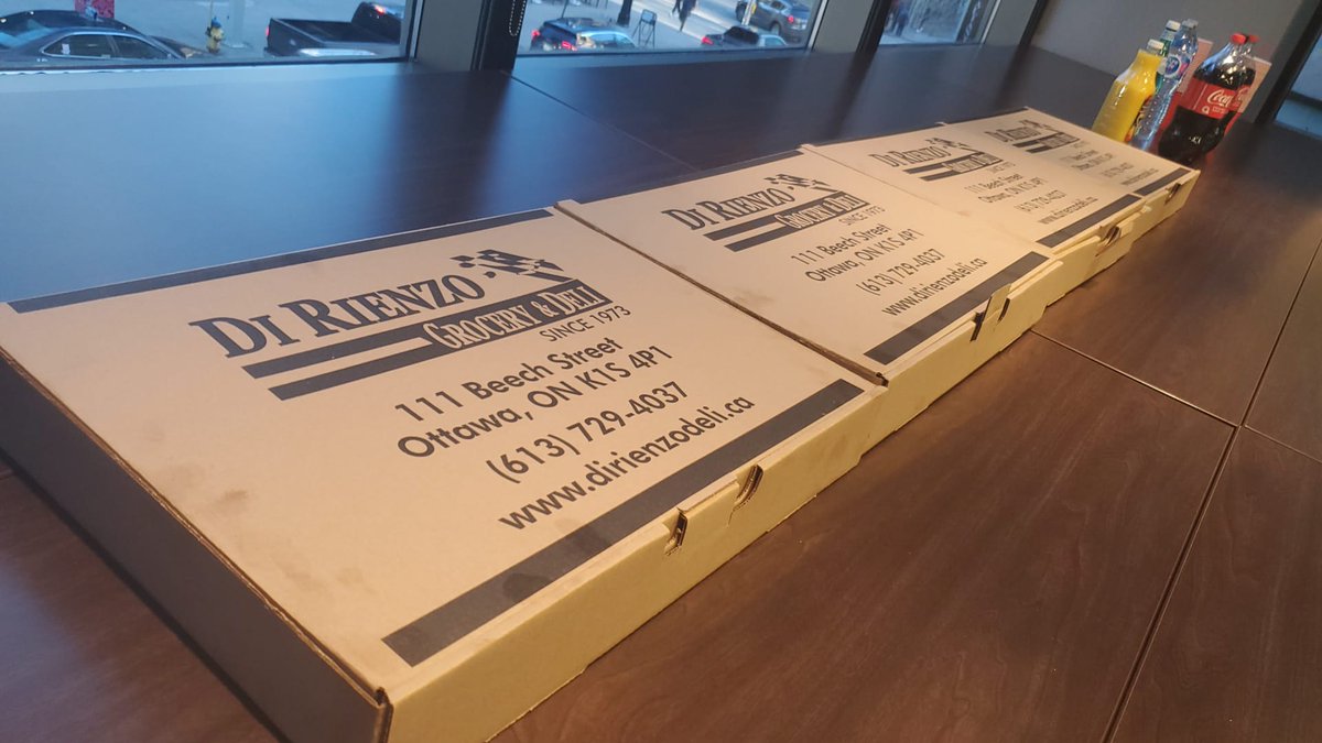 NinaWasnThere's tweet photo. Tomato Pizza (the thicker focaccia-like one that reminds me of the one my nonna makes) from Di Rienzo's to cap off the evening didn't make me upset either. 
#SLIM2024
#ilmondofralerighe https://t.co/QcIaU56PhF