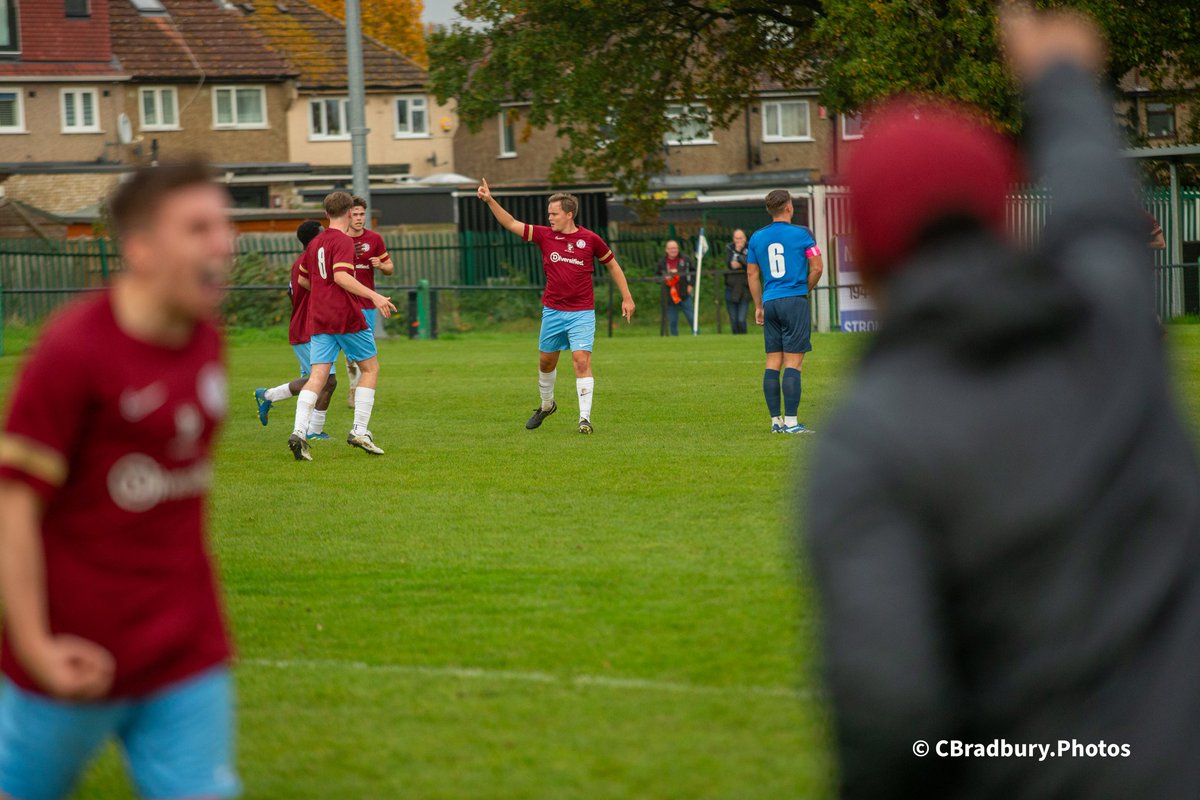 cbradburyphotos's tweet photo. Few from today's big win @berkscountyfc 

@NonLeagueCrowd @NonLeagueHQ1 @WokinghamSport @nonleaguevol https://t.co/mWWFsUxYNF