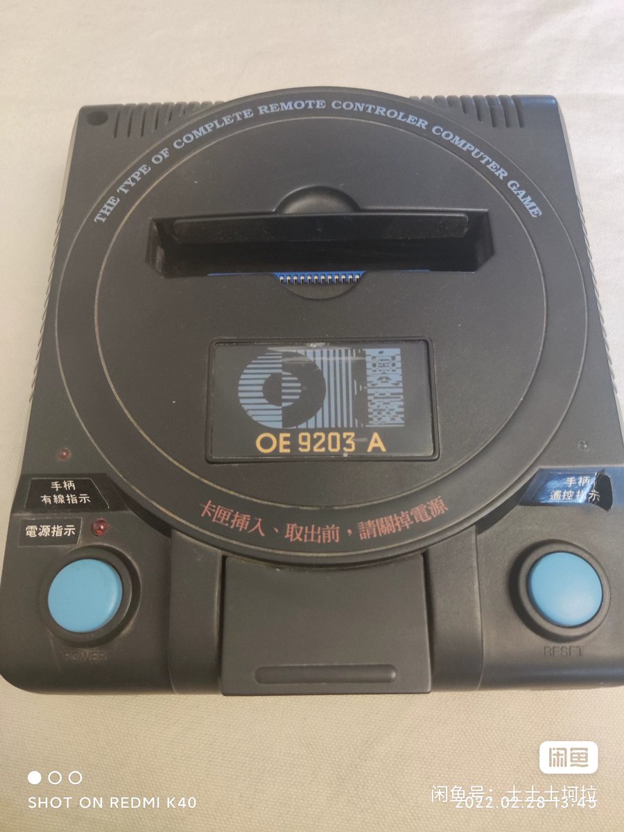 RF wireless controllers on a Famiclone.
Im guessing these should work like the Atari 2600 wireless joysticks