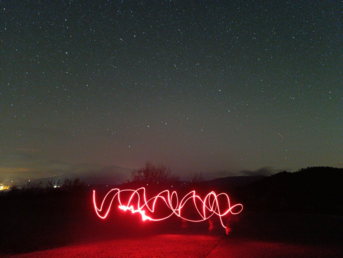 mohartl's tweet photo. Und damit beende ich für heute das Projekt #Polarlichter.
Ich denke, die #SonyAlpha7II wird das eine oder andere halbwegs brauchbare Bild hergeben.
Aber um das kümmere ich mich morgen 🥱 https://t.co/ipoFqdByaq