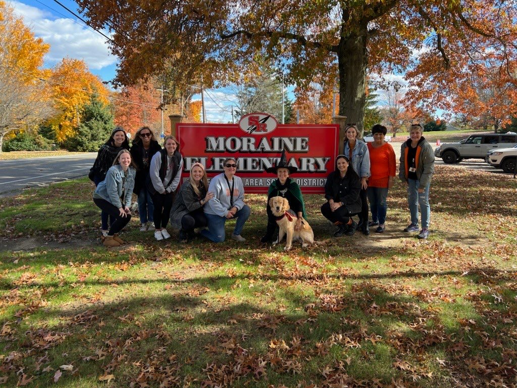 RocketSchools's tweet photo. Trunk or Treat at Moraine Elementary! Go Rockets! 🚀 🍭 🍬 ⁦@SRAHSATHLETICS⁩ ⁦@SRSD_Library⁩ ⁦@SlipperyRockPE⁩ https://t.co/qhIsFI3oy6