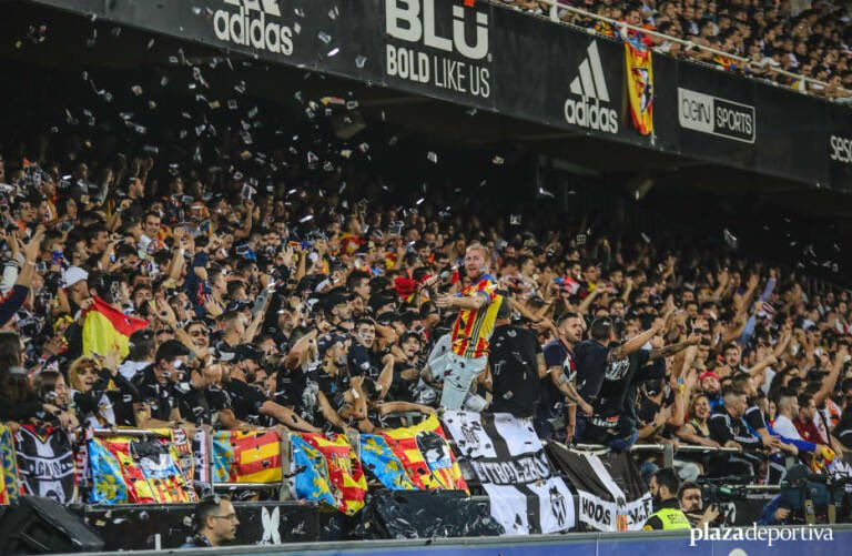 AntiMeriton_'s tweet photo. Ni del Barça ni del Madrid, del Valencia hasta morir! 

No cambio este sentimiento por nada en el mundo @valenciacf 🧡 https://t.co/grFSmpKDWp