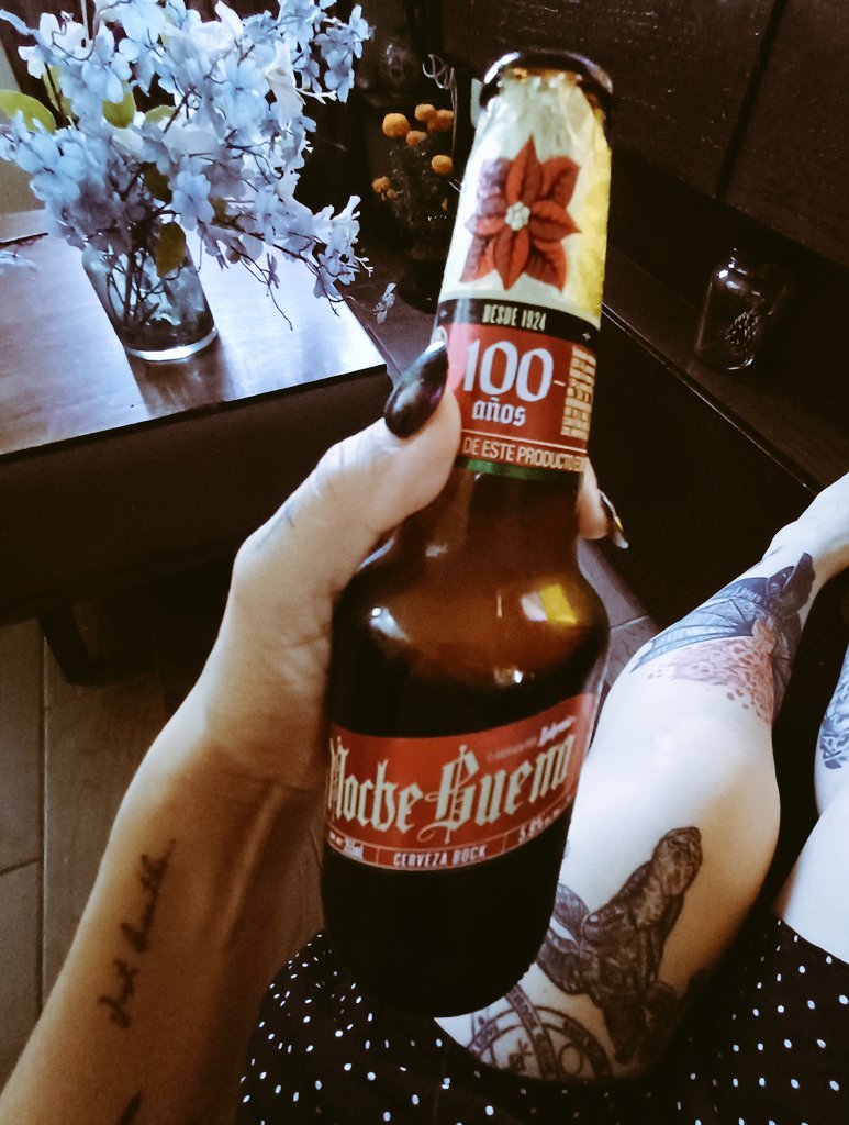 AndressaDoes's tweet photo. El Pumkin Spice Latte de los borrachos https://t.co/dS7gGqOtss