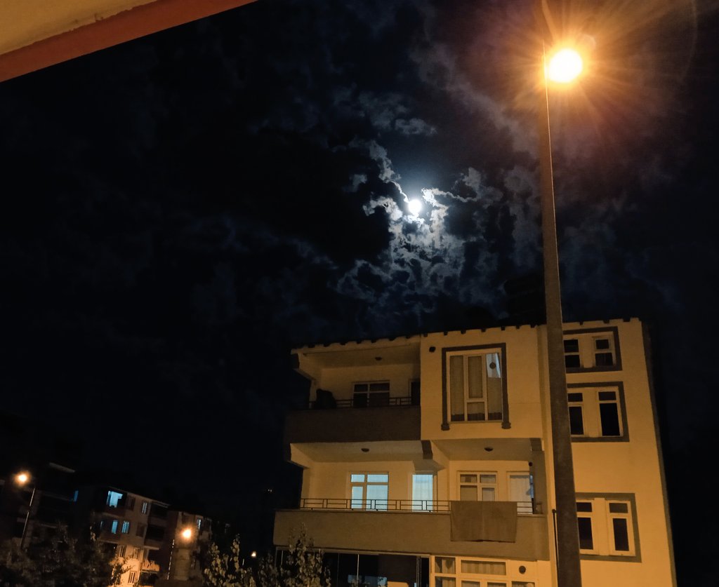 " Ay,yeryüzünün sessiz şairidir. "🌙
#johnkeats