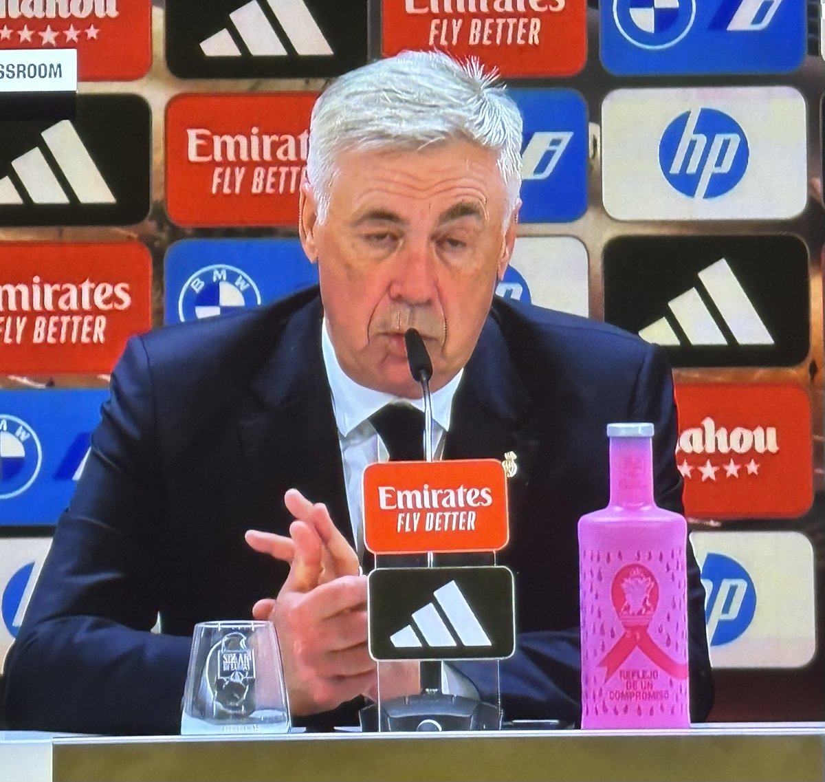 MadridXtra's tweet photo. 🗣️ Carlo Ancelotti: “What went wrong? We played well in the first half until they scored. After that we conceded again very fast and turned man to man to push forward and they took advantage of this.” https://t.co/BK0U3ff4Wh