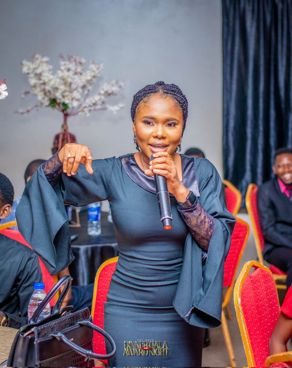 DanielOklobia's tweet photo. In Prisci's voice,

Just give me a mic!

So good at what she does🤌

You're a great speaker ma'am
Please mentor me🙏
@AdikwuPriscilla https://t.co/Xv8pKStUwt