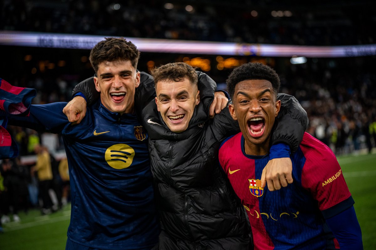 FCBarcelona's tweet photo. HAPPY DAYS! 😃😃😃 https://t.co/aT26StM0tP