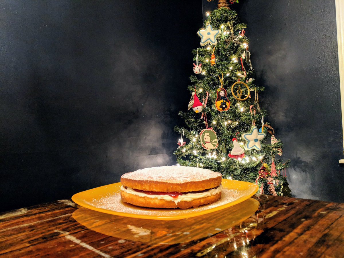 ChrisDiffley's tweet photo. @ItsMeElisaLou A couple cakes and tarts for good measure. https://t.co/r9Ihaw6zWh