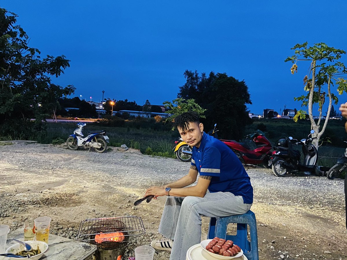 ChyantDa's tweet photo. ฟ้าสาง หลังตลาด #สะพานสี่ #มาบยางพร #ปลวกแดง คืนวันเสาร์ - เช้าวันอาทิตย์ 🥱✨💥 https://t.co/9CYBBNhI6o