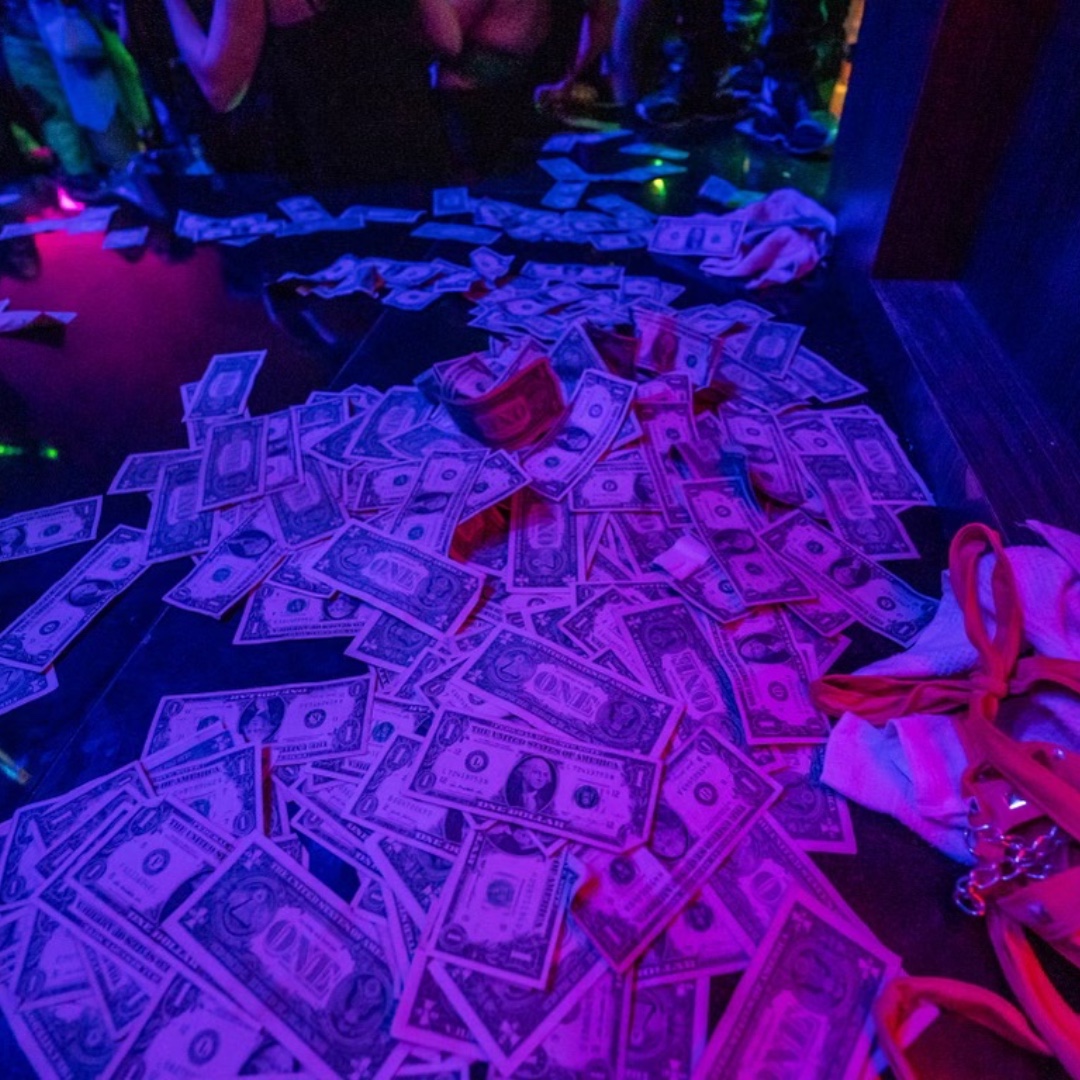 VANITY_SF's tweet photo. Saturday nights at Vanity SF - where the energy is electric and the money flows. 💸🍾 Join us for an unforgettable night! 

TONIGHT - Join us for our Vampire &amp; Vixens Halloween Bash! 
Last Minute Reservations 📲 (415) 488-6559 

#VanitySF https://t.co/ZkNmrNgoe0