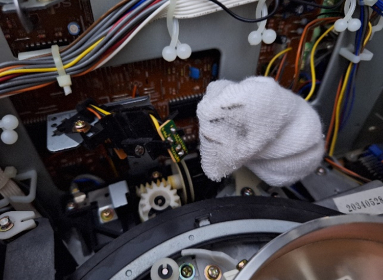 SLSA's tweet photo. Learn how our #FilmPreservation Officer used lateral thinking to discover a unique method to clean equipment that sped up #digitising & vastly improved the quality of footage. #unesco #avheritage #libraries #libraries #BehindTheScenes #UMatic #stories #StateLibrarySA https://t.co/NYUw0W1Vy3